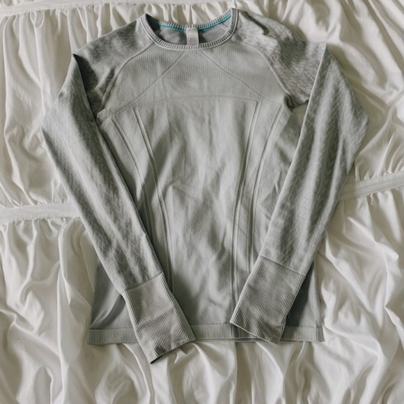 ivivva light purple long sleeve - Picture 1 of 3